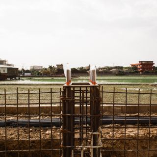 增加保護套，等待鋼結構安裝