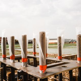 增加保護套，等待鋼結構安裝