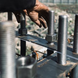 預埋後放鬆螺栓